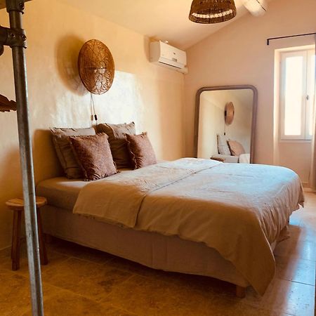 Le Vieux Portail Bed & Breakfast Saint-Saturnin-les-Apt Luaran gambar