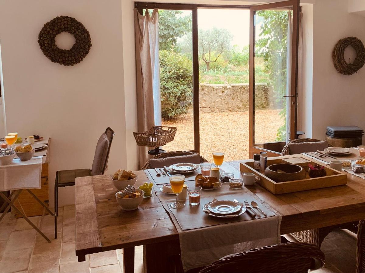 Le Vieux Portail Bed & Breakfast Saint-Saturnin-les-Apt Luaran gambar