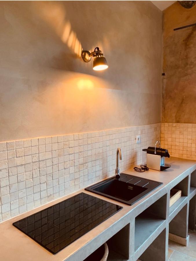 Le Vieux Portail Bed & Breakfast Saint-Saturnin-les-Apt Luaran gambar