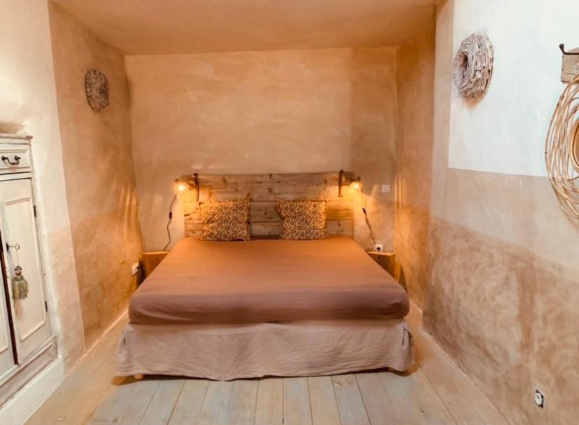 Le Vieux Portail Bed & Breakfast Saint-Saturnin-les-Apt Luaran gambar