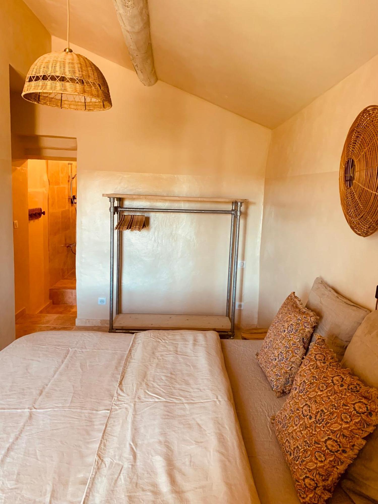 Le Vieux Portail Bed & Breakfast Saint-Saturnin-les-Apt Luaran gambar