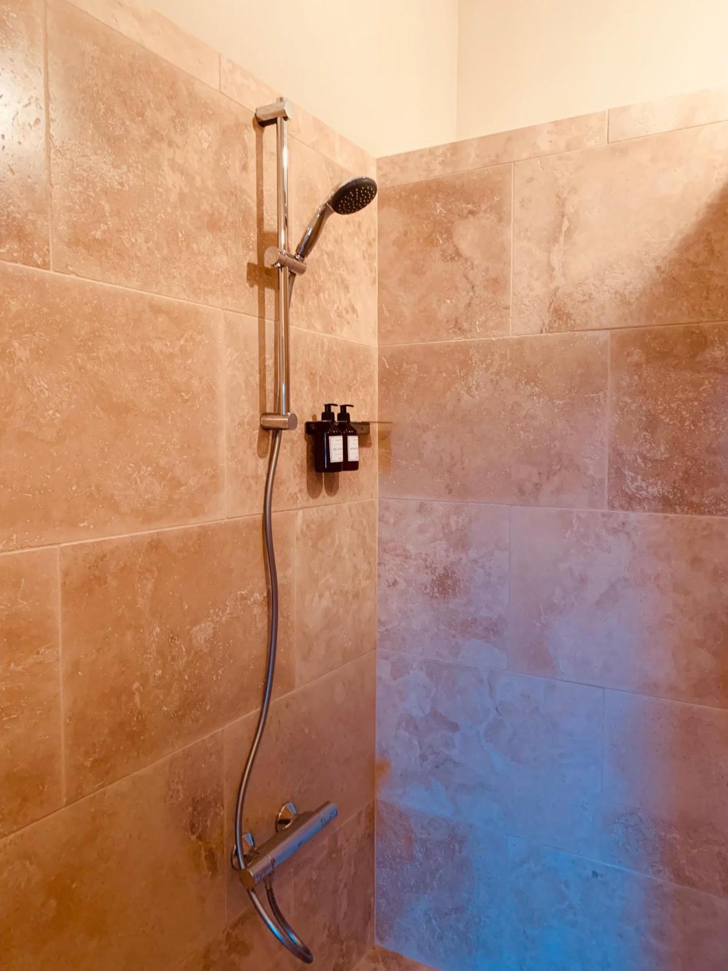 Le Vieux Portail Bed & Breakfast Saint-Saturnin-les-Apt Luaran gambar
