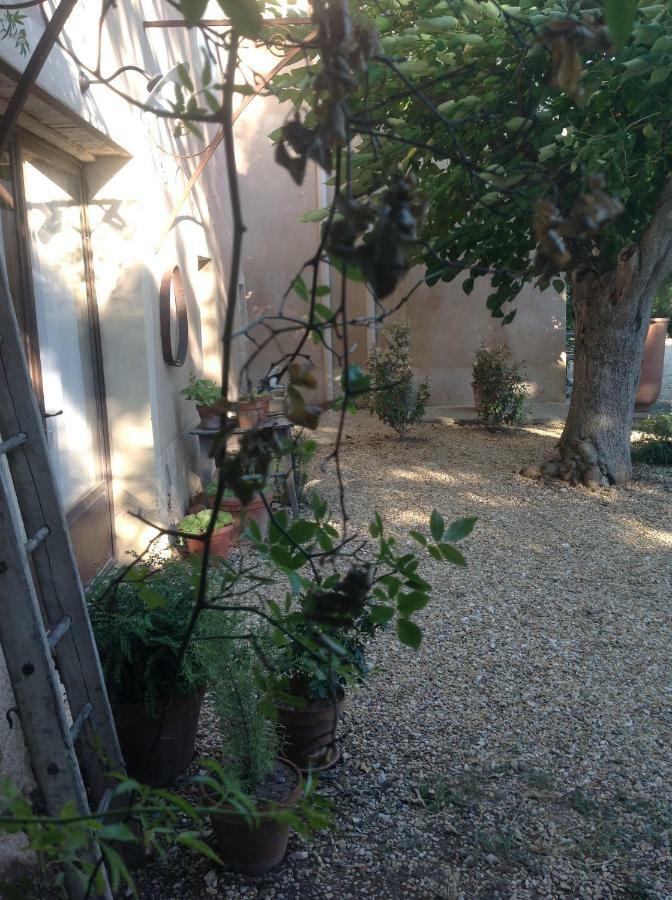 Le Vieux Portail Bed & Breakfast Saint-Saturnin-les-Apt Luaran gambar